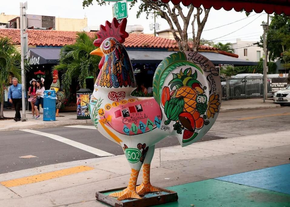 Amazing Experience In Calle Ocho Miami Bagian luar foto